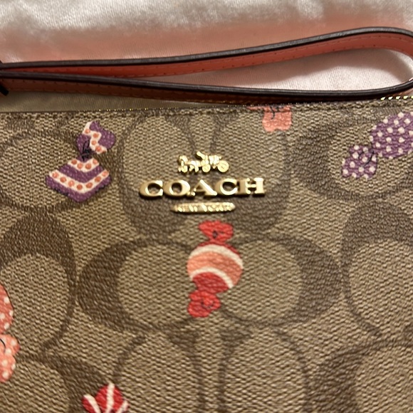 New coach wristlet - Picture 5 of 5